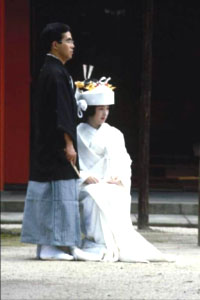 Японская семья в традиционных одеждах